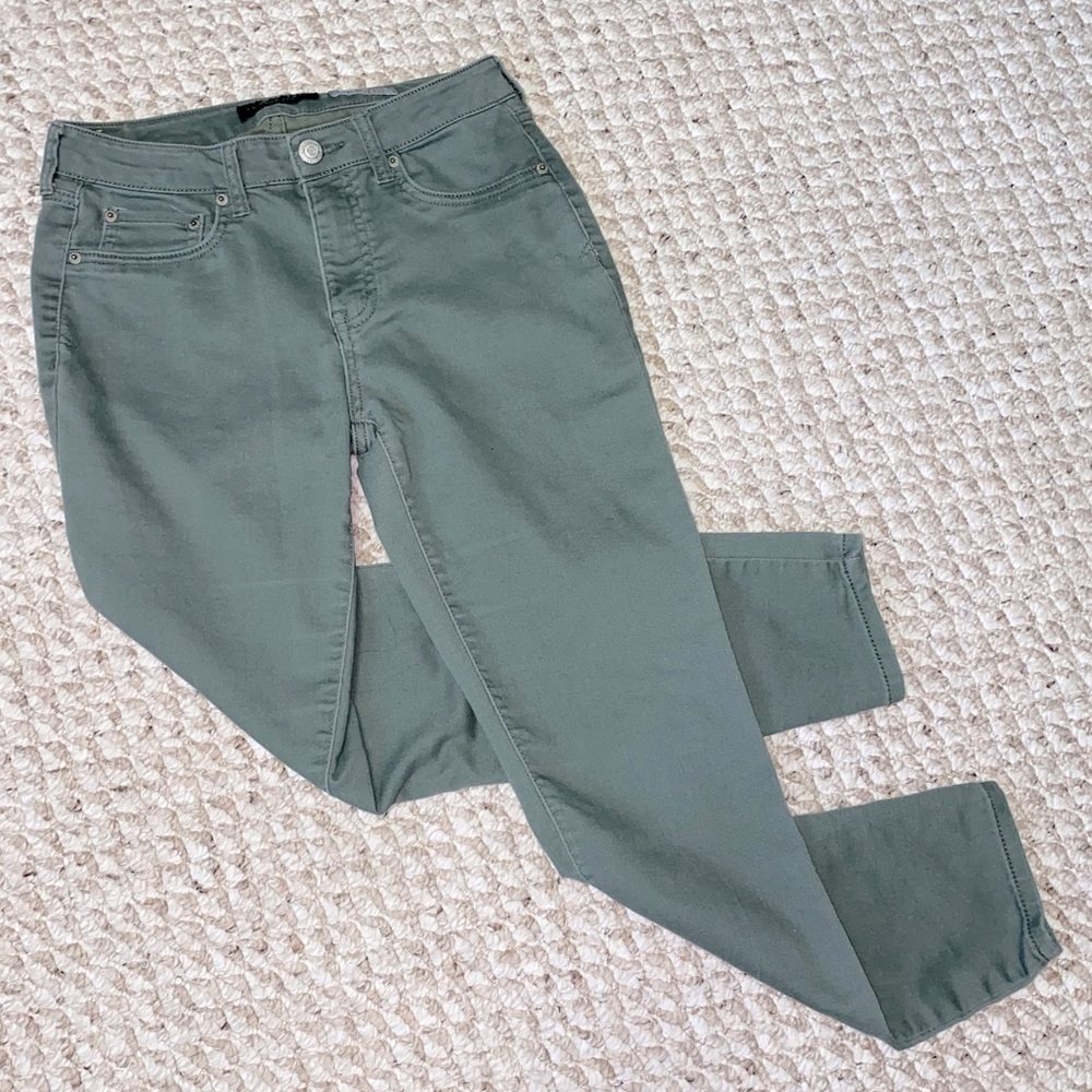 🚨LAST CHANCE - Closing closet🚨 AERO HIGH WAISTED ANKLE JEANS - SIZE 6